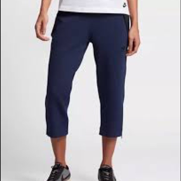 Nike Pants - Nike Women's Tech Fleece Cropped Sneaker Pants NWOT
